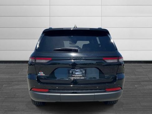 Used 2023 Jeep Grand Cherokee Limited w/ Black Appearance Package AWD/4WD image 4