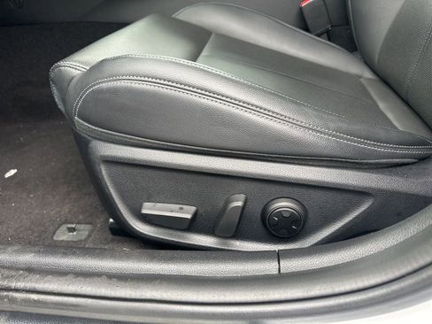 Used 2020 Genesis G70 2.0T image 13