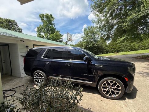 Used 2021 GMC Yukon SLT w/ SLT Premium Package RWD image 4