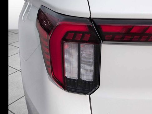 New 2025 Ford Explorer Active image 16