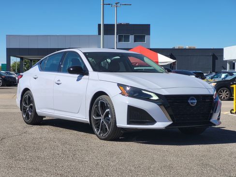 New 2025 Nissan Altima 2.5 SR w/ SR Premium Package image 7