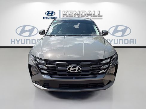 Used 2025 Hyundai Tucson SE image 2