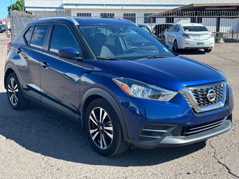 Used 2018 Nissan Kicks SV image 3