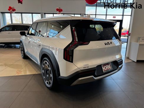 New 2026 Kia EV9 Wind image 5
