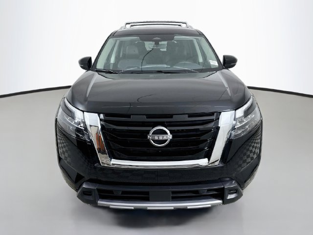 Used 2025 Nissan Pathfinder SL AWD/4WD image 2