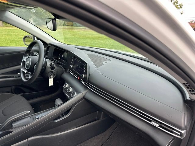 Used 2024 Hyundai Elantra SE FWD image 26
