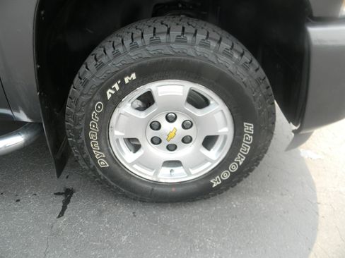 Used 2011 Chevrolet Silverado 1500 LT w/ All-Star Edition AWD/4WD image 2