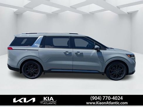 Used 2023 Kia Carnival SX Prestige FWD image 2