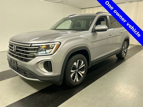 Certified 2024 Volkswagen Atlas SE image 2