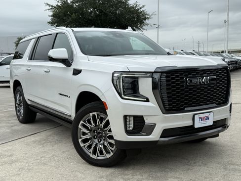 Used 2023 GMC Yukon XL Denali Ultimate AWD/4WD image 2