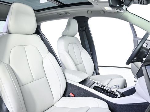 Certified 2025 Volvo XC40 B5 Plus image 25