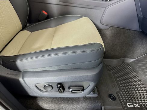 Used 2024 Lexus GX 550 image 36