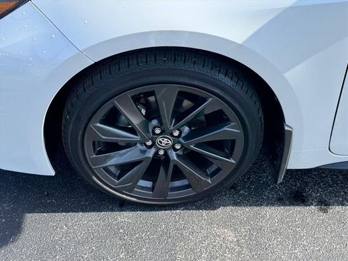 Used 2025 Toyota Corolla SE w/ SE Premium Package image 13
