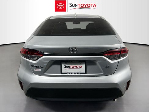 Used 2026 Toyota Corolla LE FWD image 5
