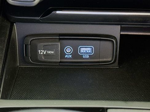 Used 2021 Genesis G70 2.0T image 18