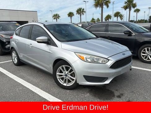Used 2015 Ford Focus SE FWD image 1