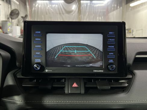 Used 2022 Toyota RAV4 XLE image 19