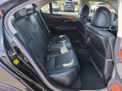 Used 2007 Lexus LS 460 w/ Comfort Pkg RWD image 11