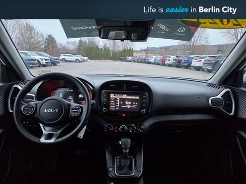 Certified 2025 Kia Soul LX w/ LX Technology Package image 18