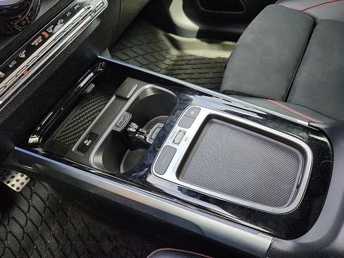 Used 2024 Mercedes-Benz GLB 250 w/ AMG Night Package image 12