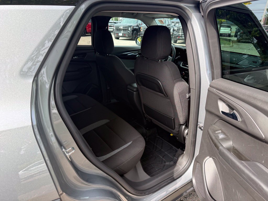 Used 2024 Chevrolet TrailBlazer LT w/ Driver Confidence Package AWD/4WD image 14