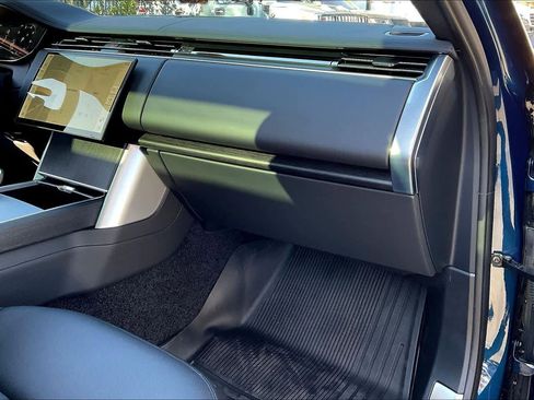 New 2025 Land Rover Range Rover Long Wheelbase SE image 28