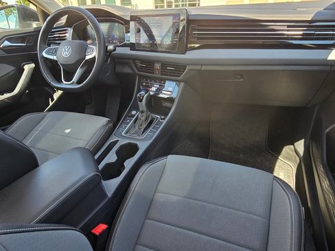 Used 2025 Volkswagen Jetta SE w/ Sunroof Package FWD image 29