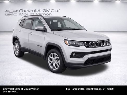 Used 2024 Jeep Compass Latitude AWD/4WD image 33