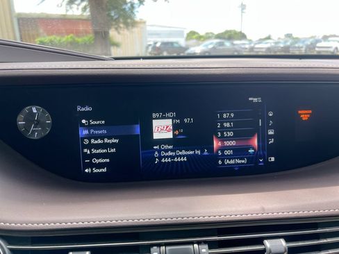 Used 2019 Lexus LS 500 w/ Accessory Package (Z2) RWD image 12