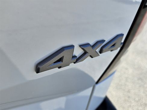 New 2026 Nissan Frontier S image 9