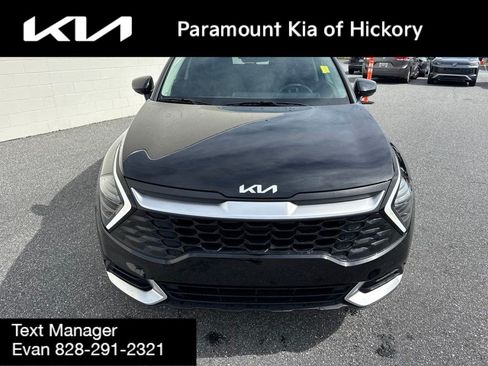 Used 2025 Kia Sportage LX FWD image 2