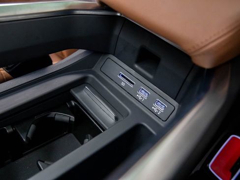 Used 2019 Audi e-tron Premium Plus image 24