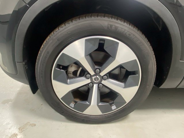 Certified 2024 Volvo XC40 B5 Core AWD/4WD image 5