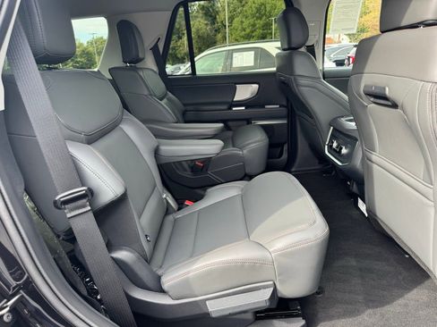 New 2025 Ford Expedition Active image 32