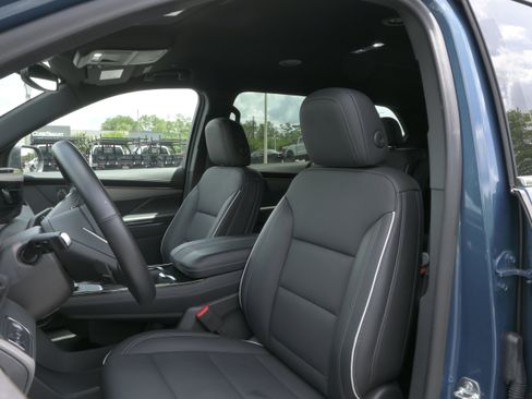 Used 2025 Buick Enclave Preferred FWD image 8