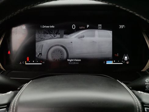 Used 2023 Jeep Grand Cherokee Overland w/ Adv Protech Group III image 21