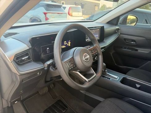 Used 2025 Nissan Kicks S FWD image 9