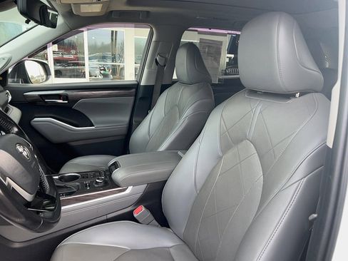 Used 2022 Toyota Highlander Platinum image 18