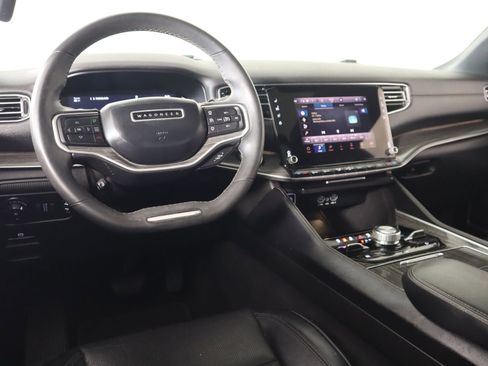 Used 2022 Jeep Wagoneer Series III w/ Premium Group I image 2