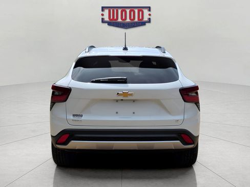 New 2026 Chevrolet Trax LT w/ LT Convenience Package FWD image 3