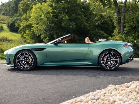 Used 2025 Aston Martin DB12 Convertible RWD image 3