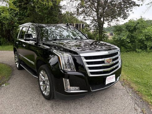 Used 2020 Cadillac Escalade Premium Luxury AWD/4WD image 7