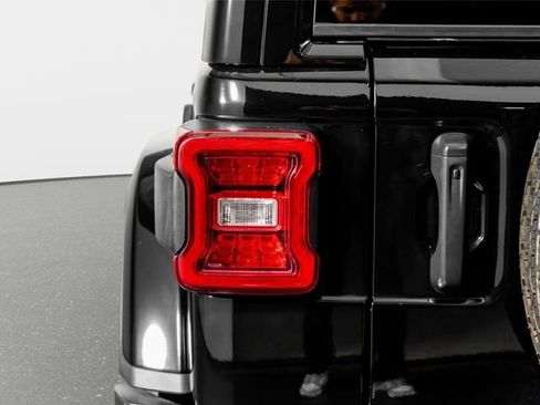 Used 2021 Jeep Wrangler Unlimited Sahara AWD/4WD image 12