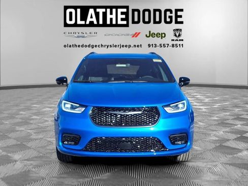 New 2026 Chrysler Pacifica Limited image 30