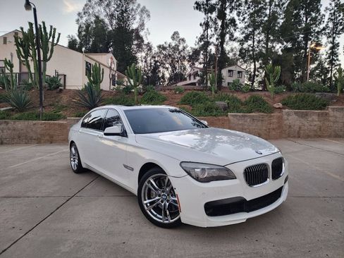 Used 2012 BMW 750Li w/ Driver Assistance Pkg RWD image 2