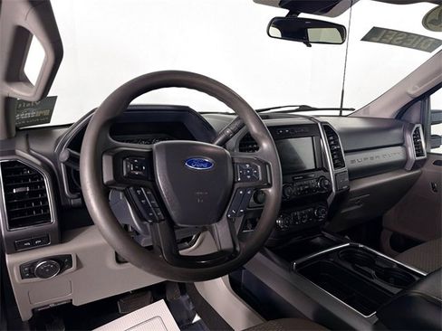 Used 2022 Ford F250 XLT w/ Black Appearance Package image 9