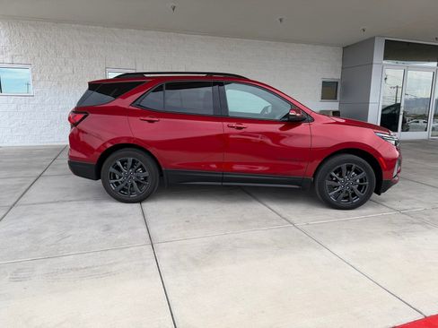 Used 2023 Chevrolet Equinox RS w/ RS Leather Package image 2