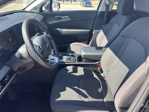 Used 2025 Kia Sportage LX FWD image 25