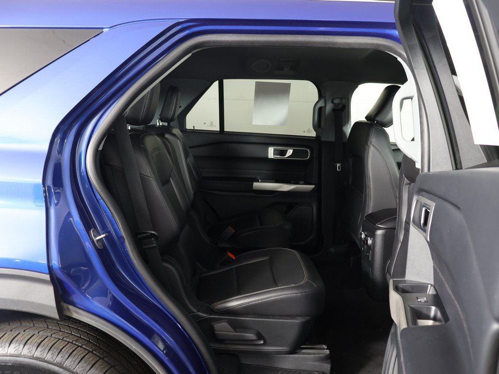 Used 2023 Ford Explorer XLT w/ Equipment Group 202A AWD/4WD image 31