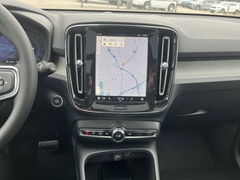 New 2025 Volvo XC40 B5 Core w/ Protection Package Premier image 16